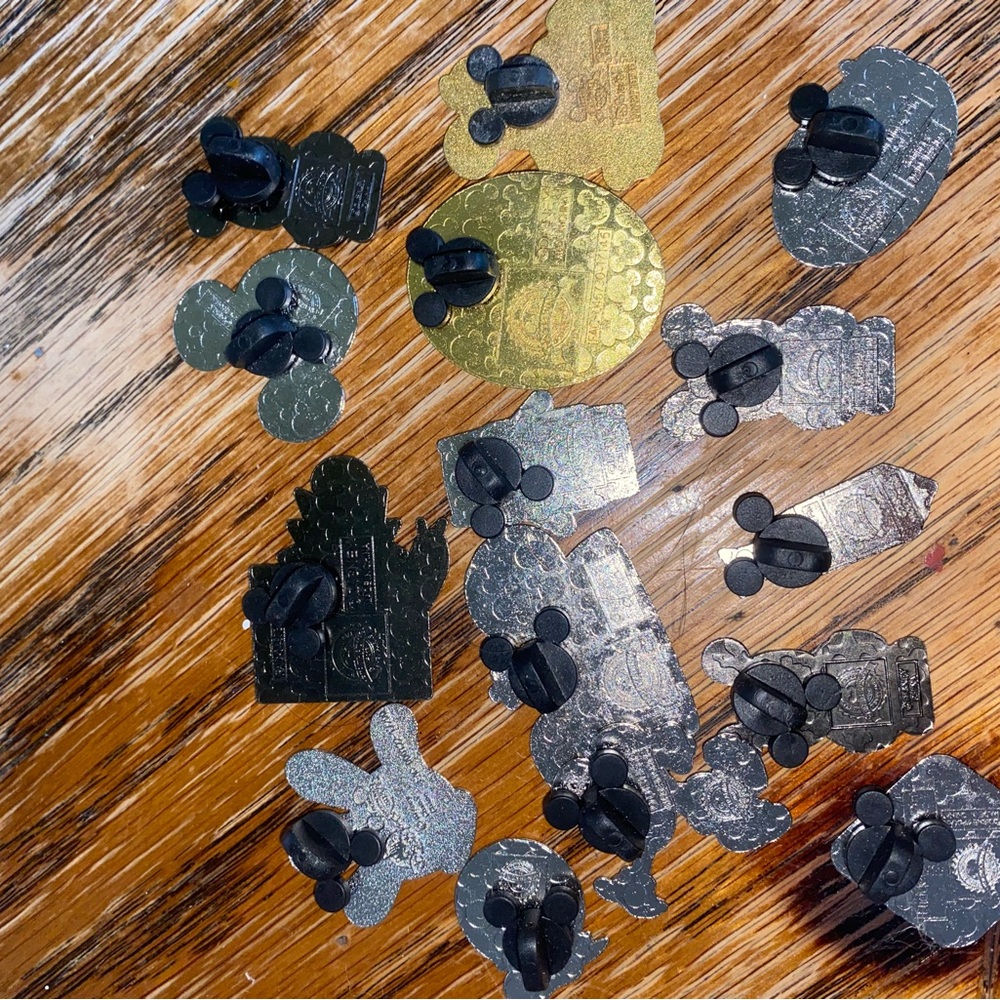 Disney Colorful Character Pin Collection - Picture 5 of 5